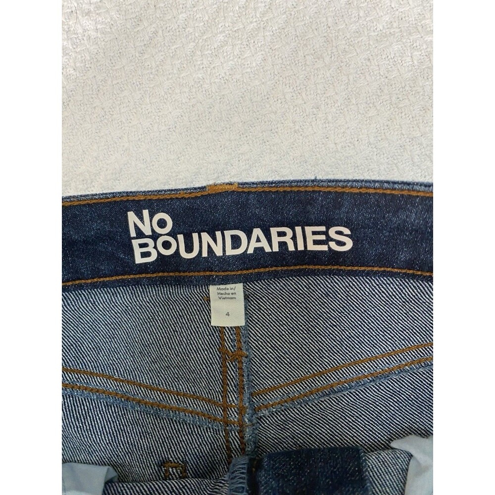 NWT No Boundaries High Rise Denim Mom Shorts Rinse Wash Women’s Size 4 Small - Picture 3 of 7